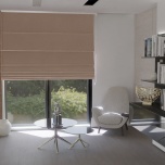 Roman blind in stylish soft beige, color Mocha Mousse