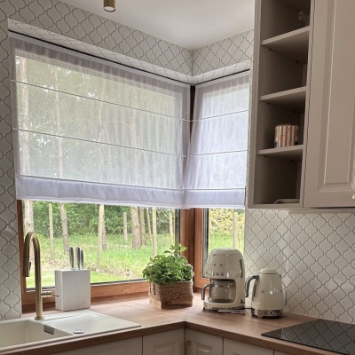 Roman Blind like white Linen - lightly darkening